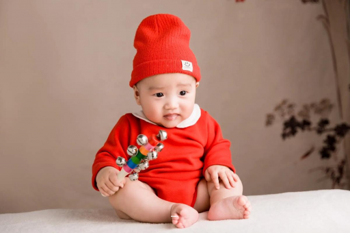 晋江宝宝几个月戴银手镯好