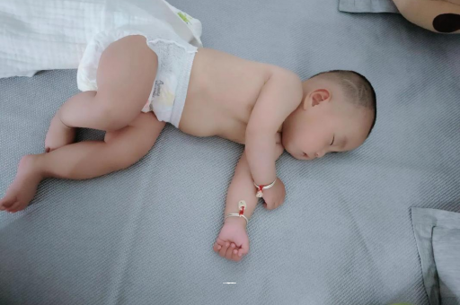 晋江3个月宝宝怎么抱